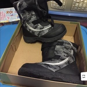 Boys snow boots